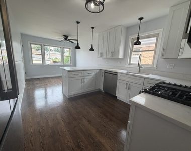4414 N Nagle Avenue - Photo Thumbnail 5