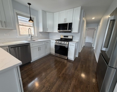 4414 N Nagle Avenue - Photo Thumbnail 3
