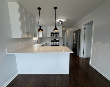 4414 N Nagle Avenue - Photo Thumbnail 4