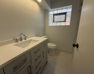4414 N Nagle Avenue - Photo Thumbnail 6