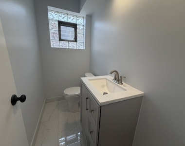 4414 N Nagle Avenue - Photo Thumbnail 10