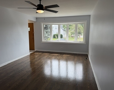 4414 N Nagle Avenue - Photo Thumbnail 2