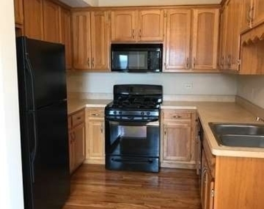1326 N Maplewood Avenue - Photo Thumbnail 3