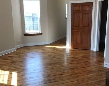 1326 N Maplewood Avenue - Photo Thumbnail 2