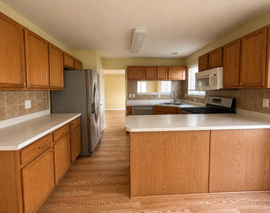 557 Kathleen Drive - Photo Thumbnail 1