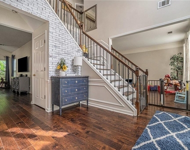 317 Andridge Court - Photo Thumbnail 2