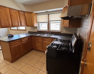 706 E 106th Street - Photo Thumbnail 10