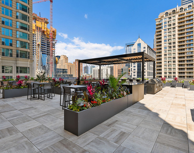 30 E Huron Street - Photo Thumbnail 14