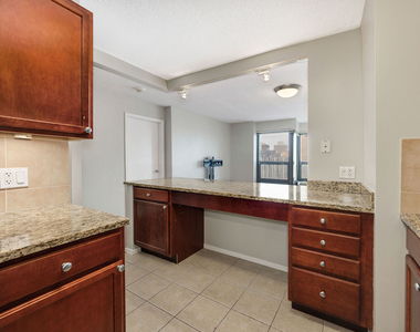 30 E Huron Street - Photo Thumbnail 7
