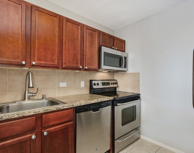 30 E Huron Street - Photo Thumbnail 6