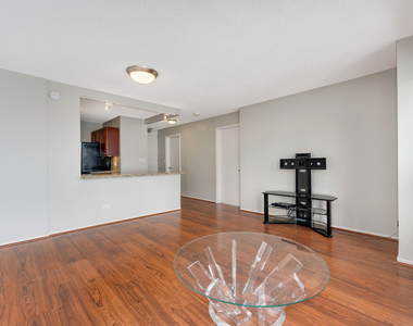 30 E Huron Street - Photo Thumbnail 8