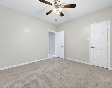4619 Schiller Park Lane - Photo Thumbnail 19