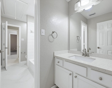 4619 Schiller Park Lane - Photo Thumbnail 10