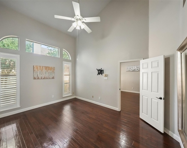 2351 Summit Way - Photo Thumbnail 10