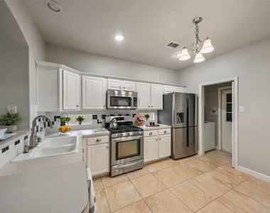 2351 Summit Way - Photo Thumbnail 4