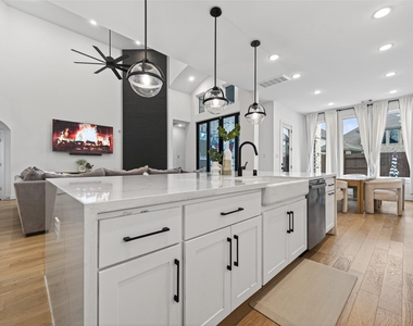 9011 Delta Place Court - Photo Thumbnail 11