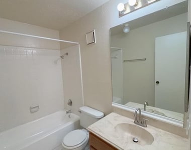 6666 Harbor Town Drive - Photo Thumbnail 9
