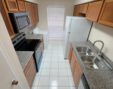 6666 Harbor Town Drive - Photo Thumbnail 4