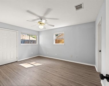1727 Hazelwood Street - Photo Thumbnail 15