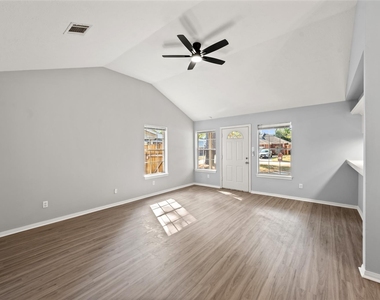 1727 Hazelwood Street - Photo Thumbnail 4