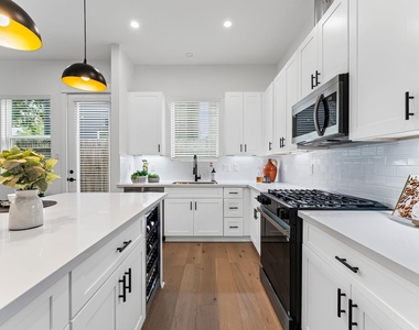 412 Neyland Street - Photo Thumbnail 7