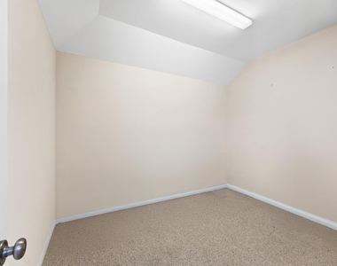 1830 Katlyn Lane - Photo Thumbnail 18