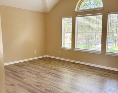 105 Crimson Bay Drive - Photo Thumbnail 11