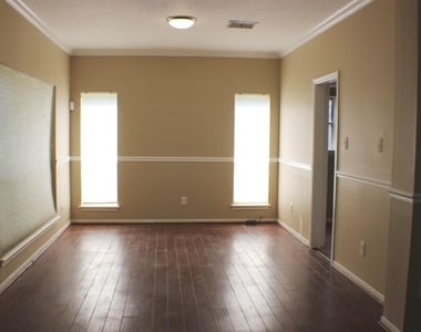 105 Crimson Bay Drive - Photo Thumbnail 3
