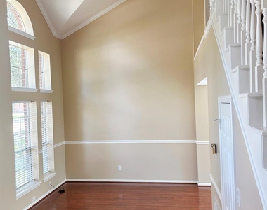 105 Crimson Bay Drive - Photo Thumbnail 6