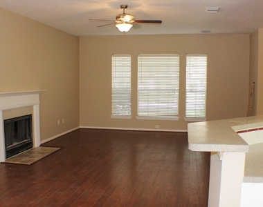 105 Crimson Bay Drive - Photo Thumbnail 1