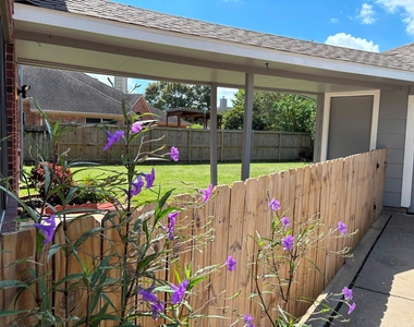 105 Crimson Bay Drive - Photo Thumbnail 19