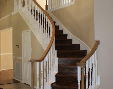 105 Crimson Bay Drive - Photo Thumbnail 4