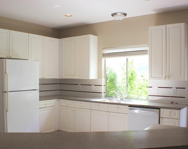 105 Crimson Bay Drive - Photo Thumbnail 8