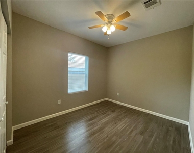 2210 Arapahoe Drive - Photo Thumbnail 4