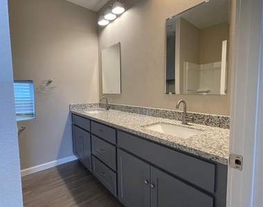 2210 Arapahoe Drive - Photo Thumbnail 8