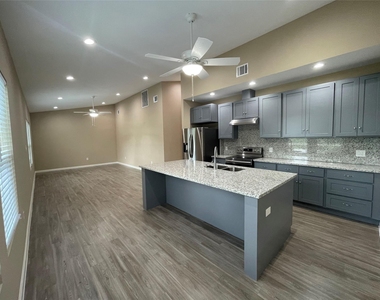 2210 Arapahoe Drive - Photo Thumbnail 11