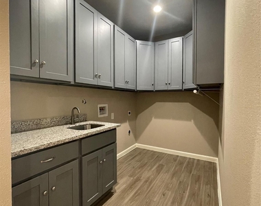 2210 Arapahoe Drive - Photo Thumbnail 3