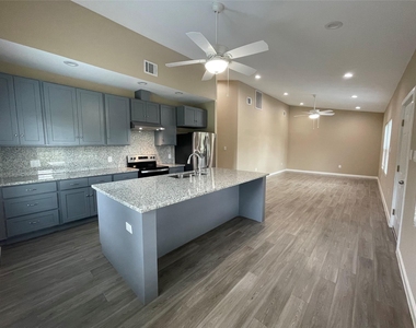 2210 Arapahoe Drive - Photo Thumbnail 12