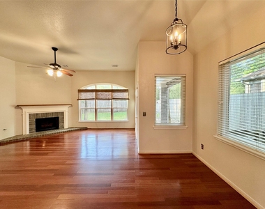 42 Tranquil Glade Place - Photo Thumbnail 16