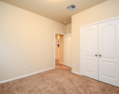 2431 Concord Terrace - Photo Thumbnail 32