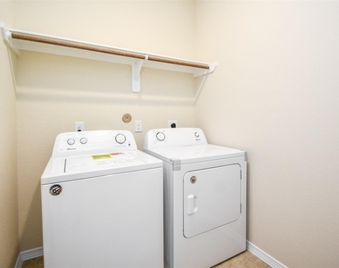 2431 Concord Terrace - Photo Thumbnail 24