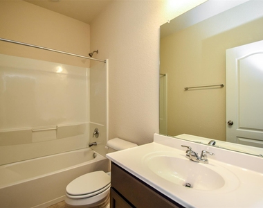 2431 Concord Terrace - Photo Thumbnail 33