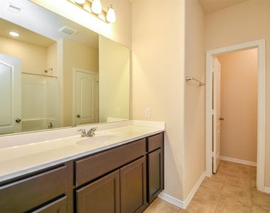 2431 Concord Terrace - Photo Thumbnail 22
