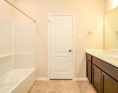 2431 Concord Terrace - Photo Thumbnail 23