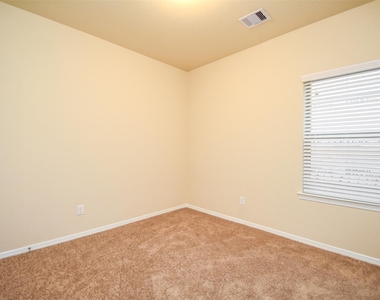 2431 Concord Terrace - Photo Thumbnail 31