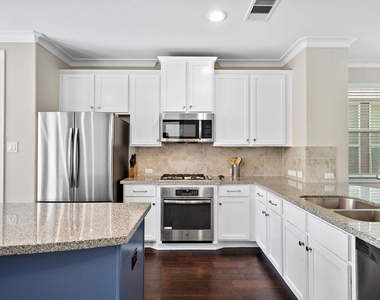 1510 Brayson Oaks Place - Photo Thumbnail 14