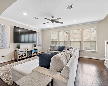 1510 Brayson Oaks Place - Photo Thumbnail 4