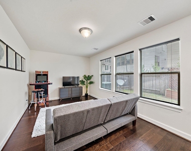 1510 Brayson Oaks Place - Photo Thumbnail 20