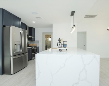 8518 Furlong Lane - Photo Thumbnail 13