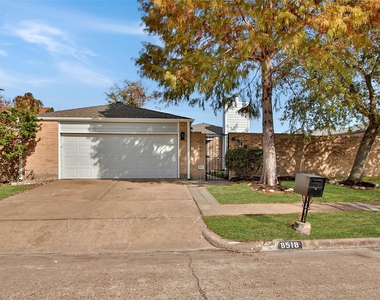 8518 Furlong Lane - Photo Thumbnail 34